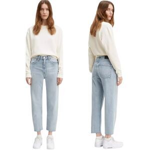 Levi’s Made & Crafted Barrel Crop Jeans Size 28 Light Wash Raw Hem EUC